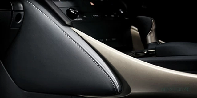 LEXUS IS300H DAA-AVE30 2014.7