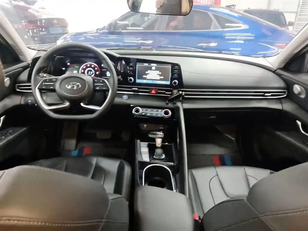 HYUNDAI ELANTRA