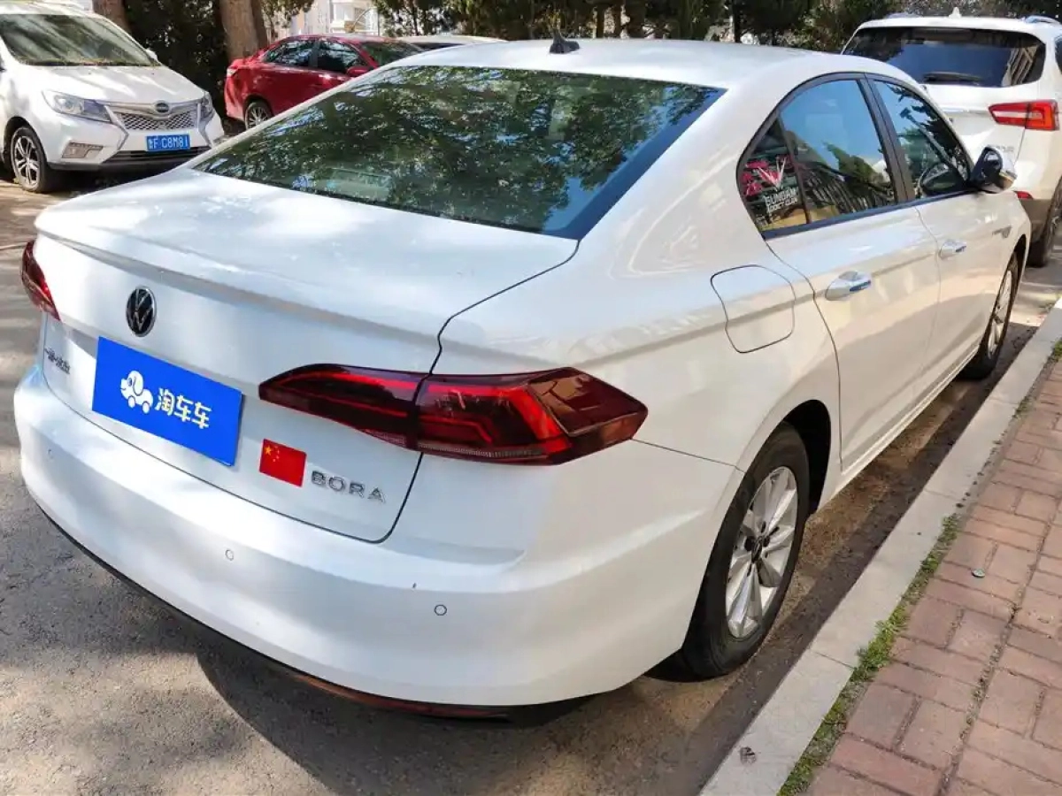 VOLKSWAGEN BORA
