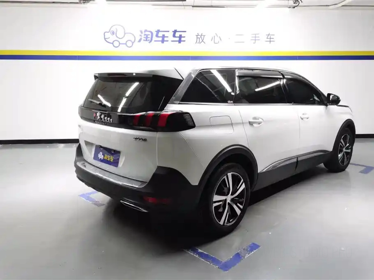 PEUGEOT 5008