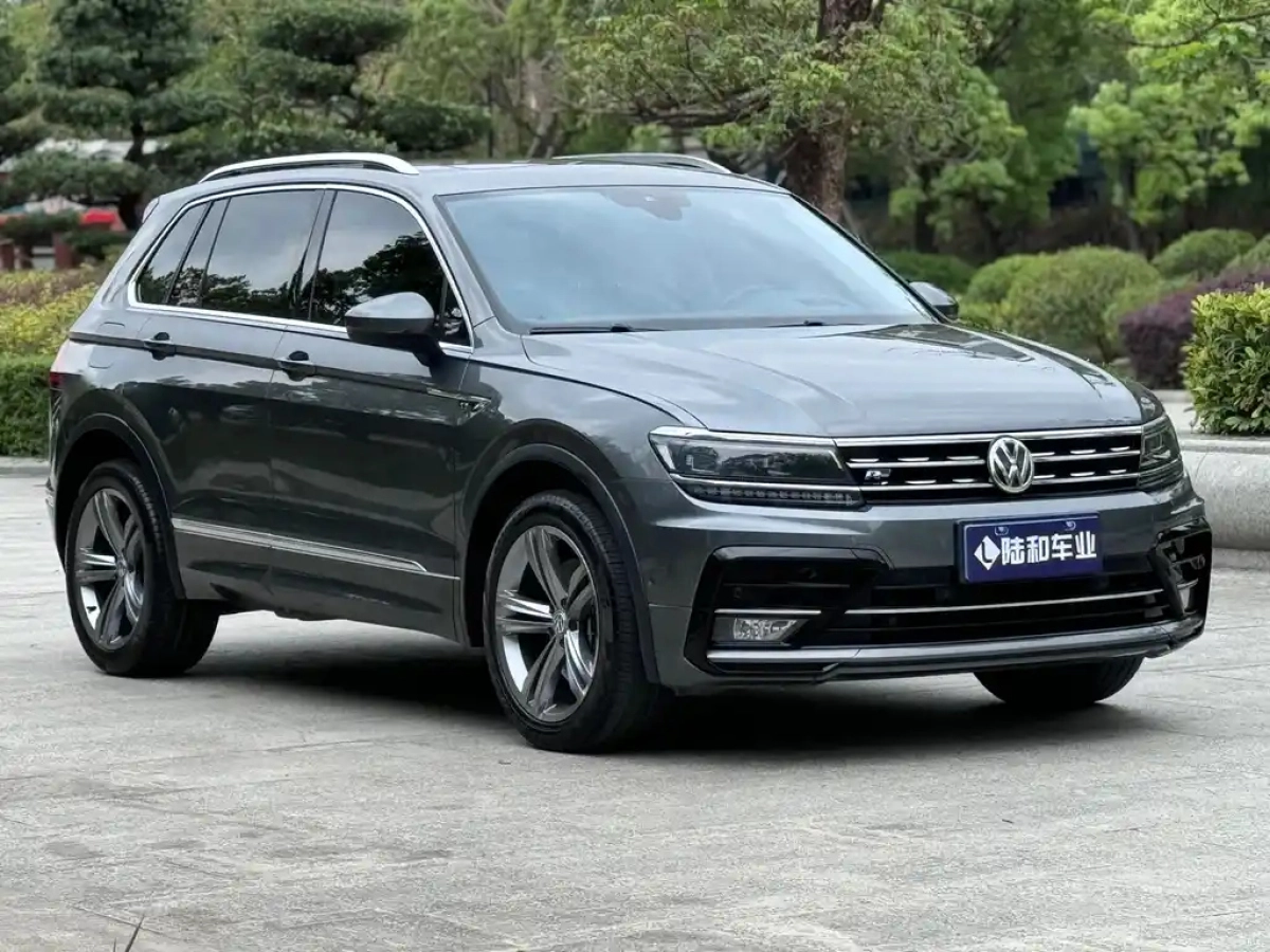 VOLKSWAGEN TIGUAN