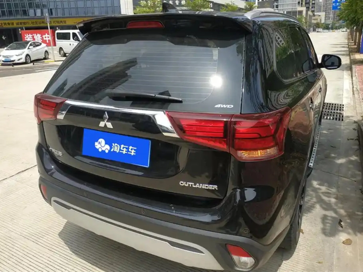 MITSUBISHI OUTLANDER