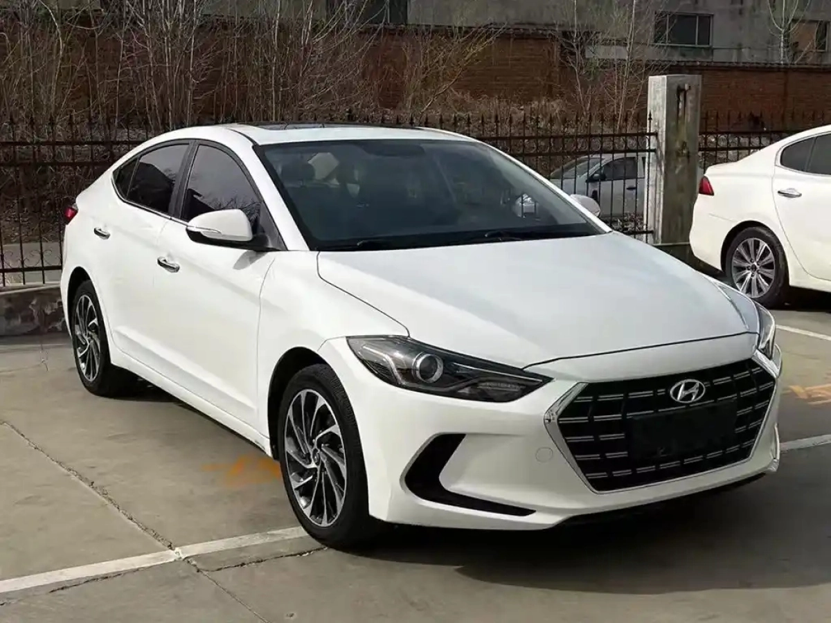 HYUNDAI ELANTRA