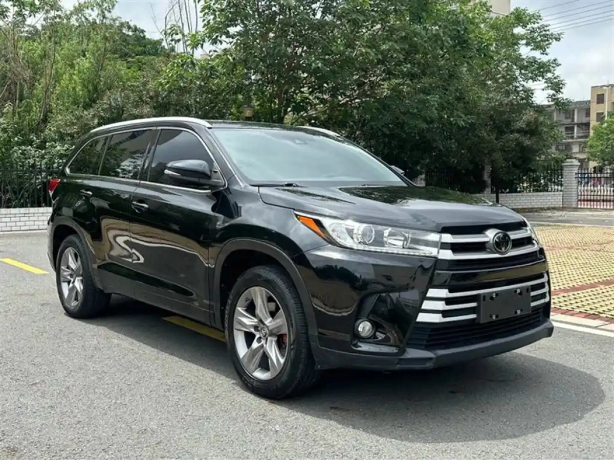 TOYOTA HIGHLANDER