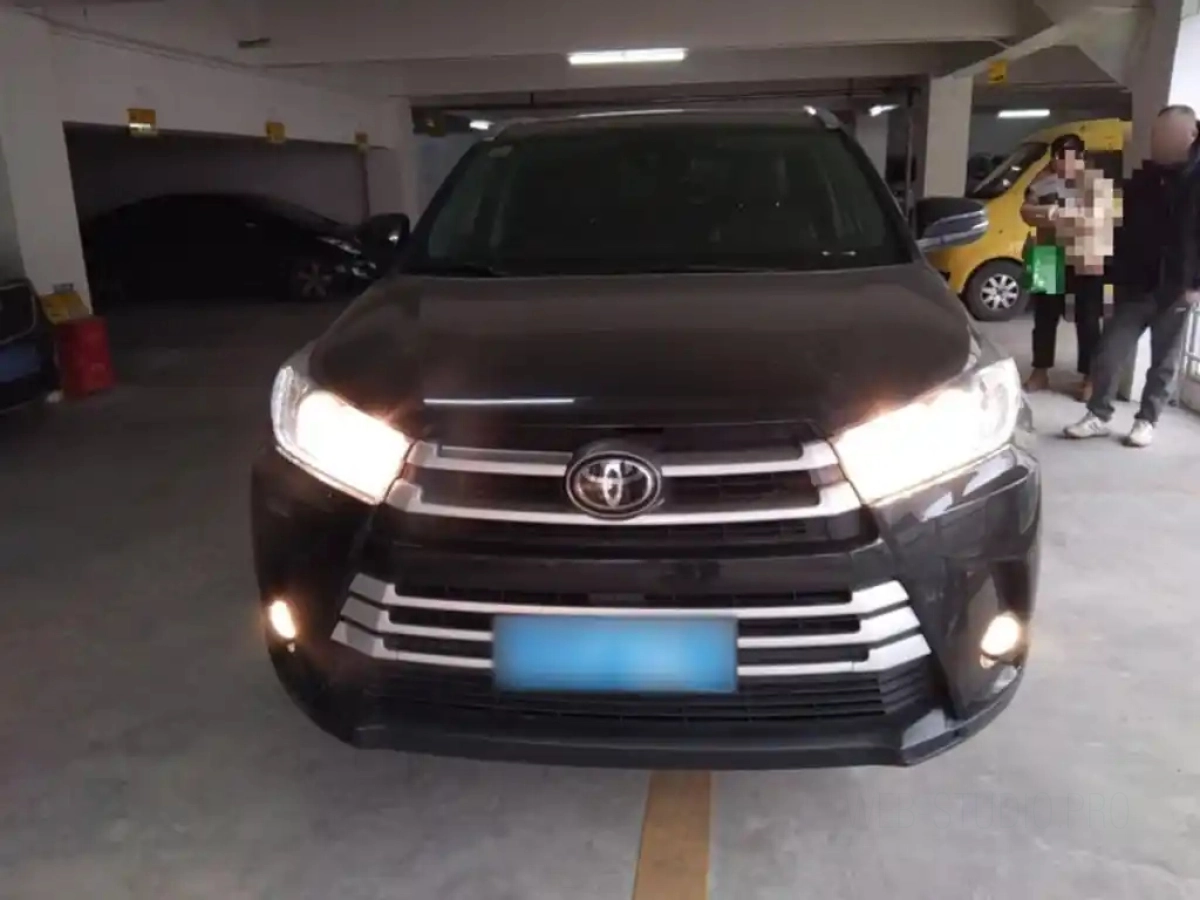 TOYOTA HIGHLANDER