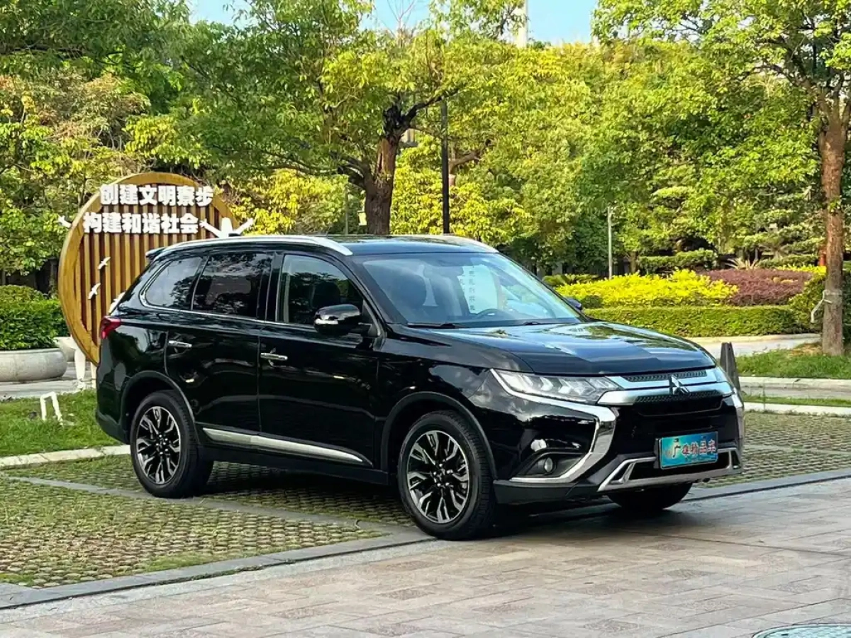 MITSUBISHI OUTLANDER