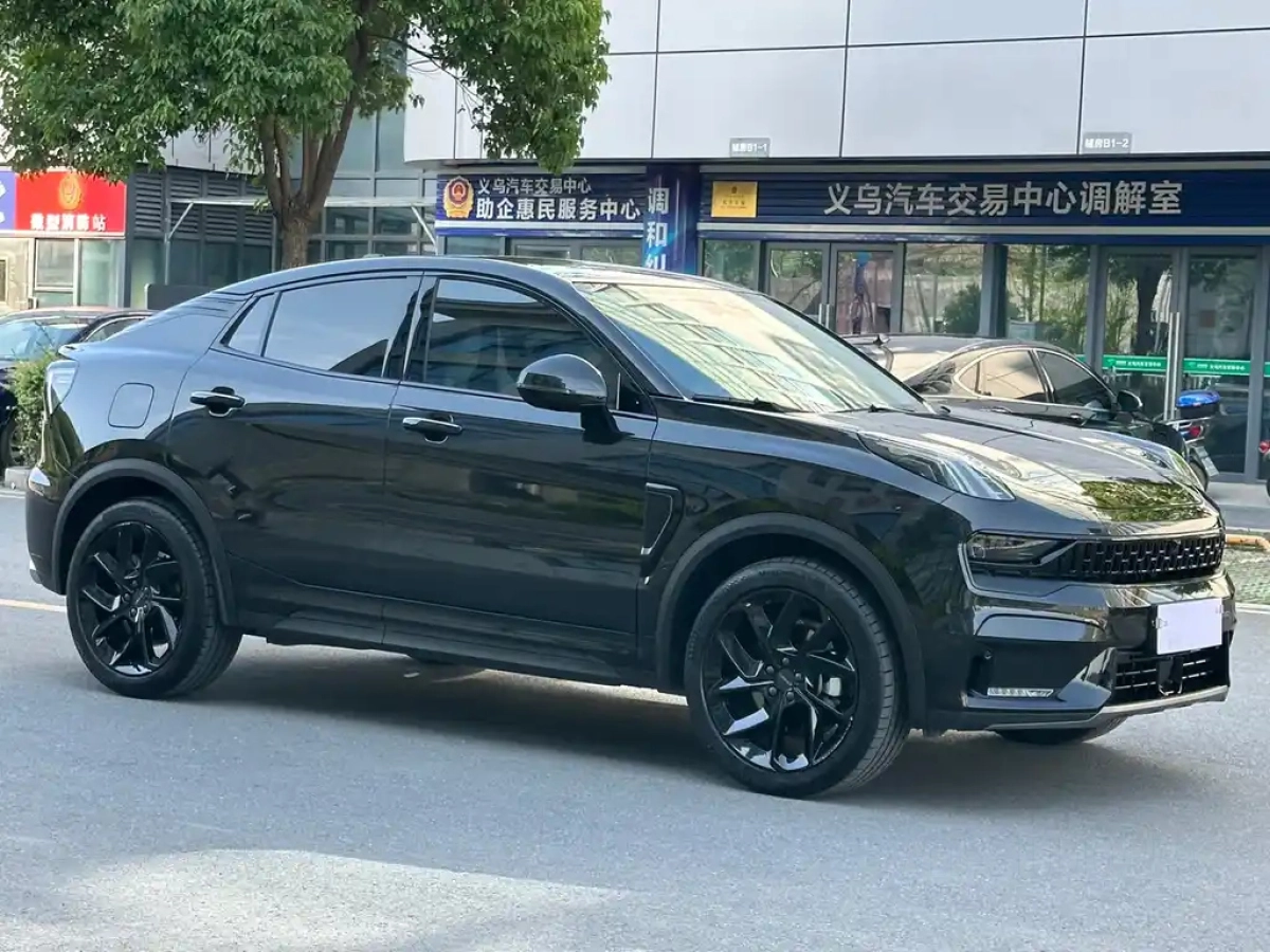 LYNK&CO 05