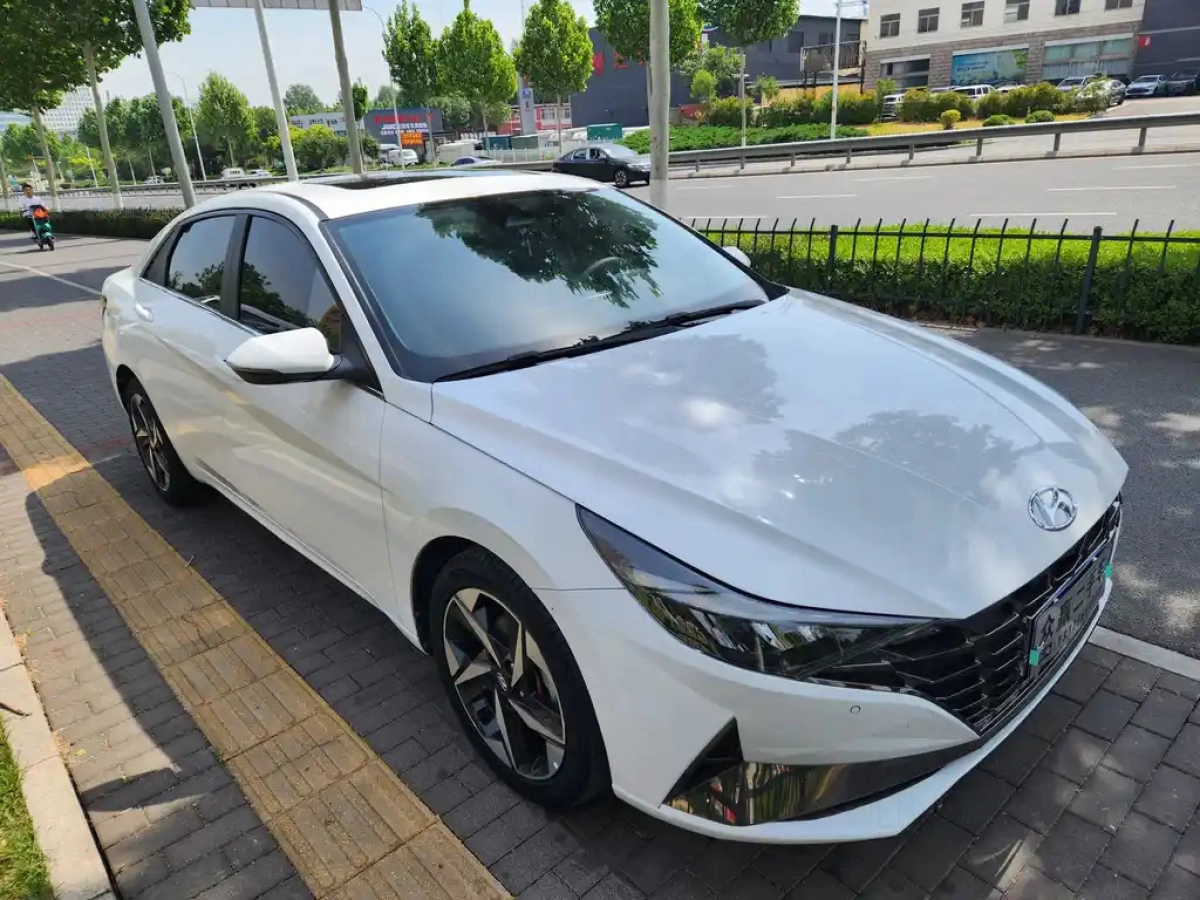 HYUNDAI ELANTRA