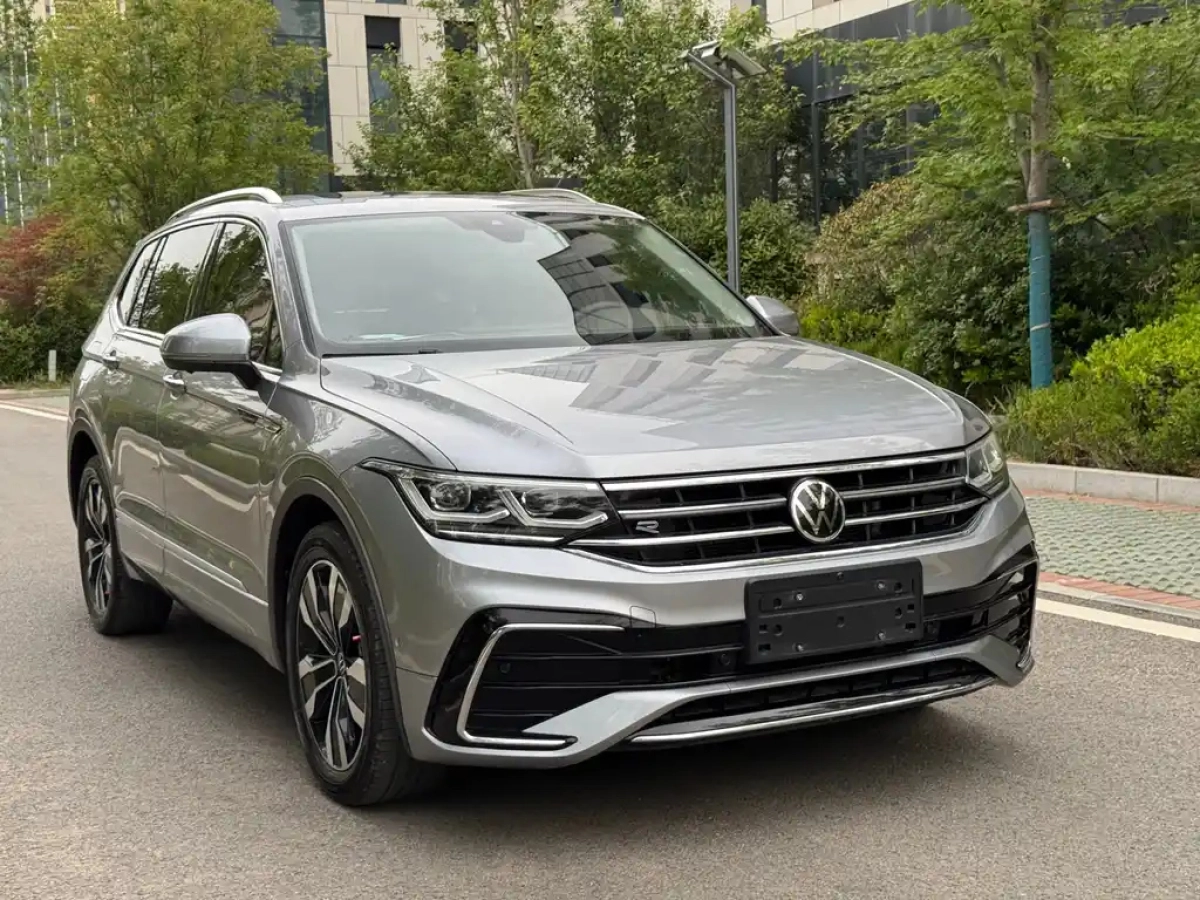 VOLKSWAGEN TIGUAN L