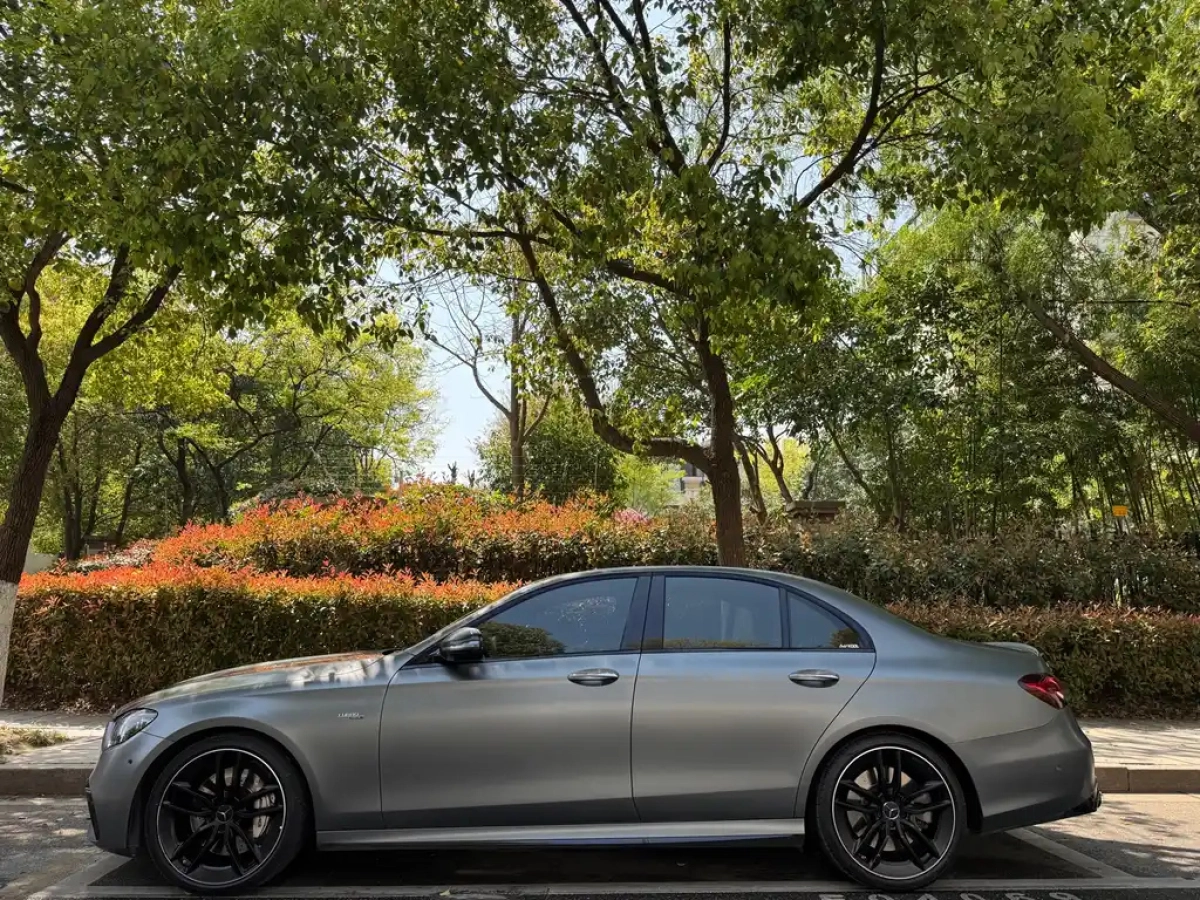 MERCEDES BENZ E-CLASS AMG