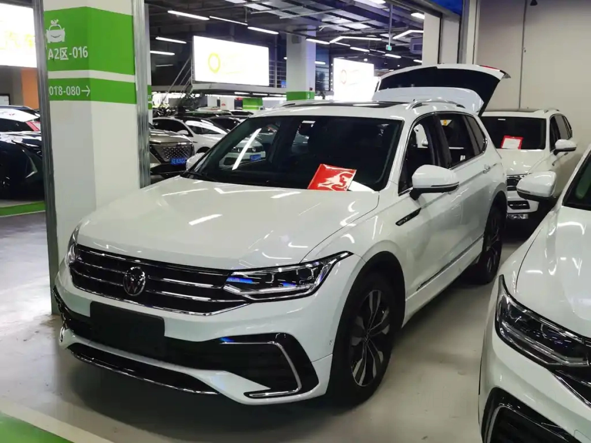 VOLKSWAGEN TIGUAN L