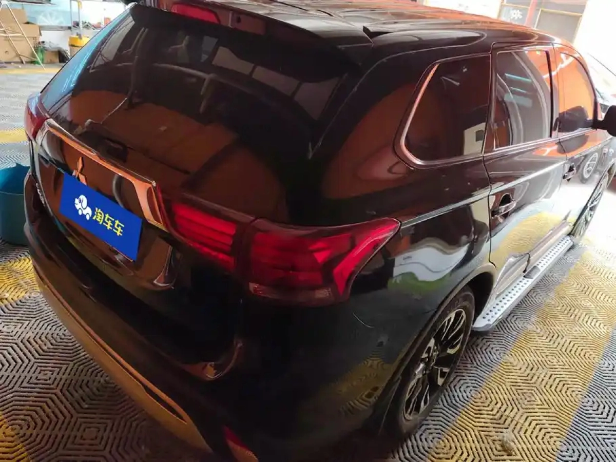 MITSUBISHI OUTLANDER