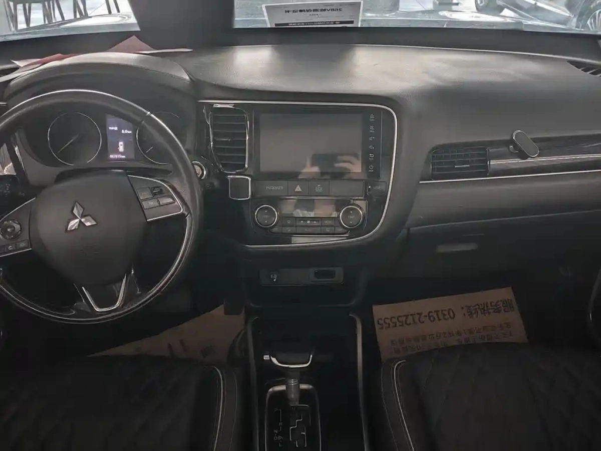 MITSUBISHI OUTLANDER