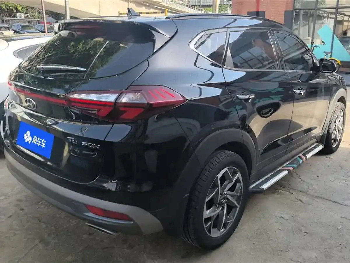 HYUNDAI TUCSON