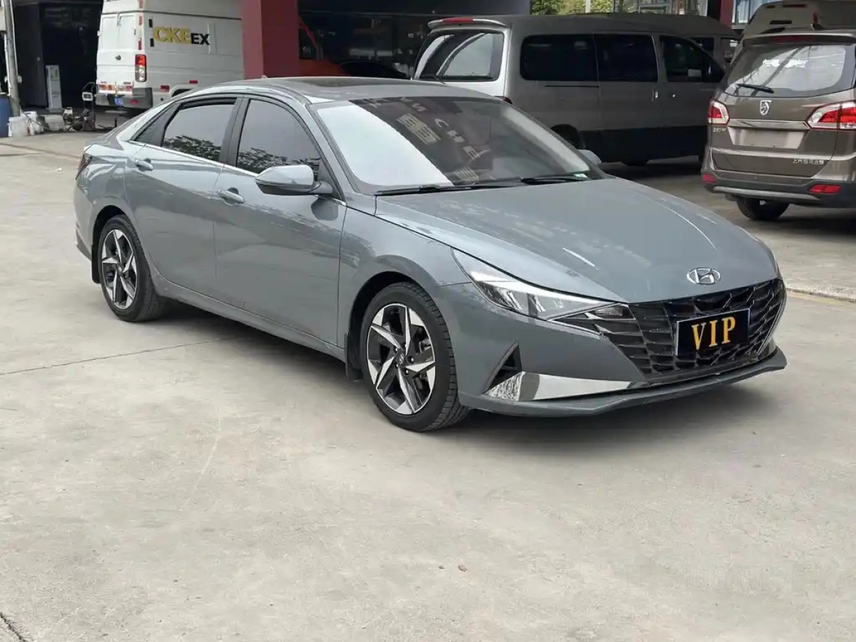 HYUNDAI ELANTRA