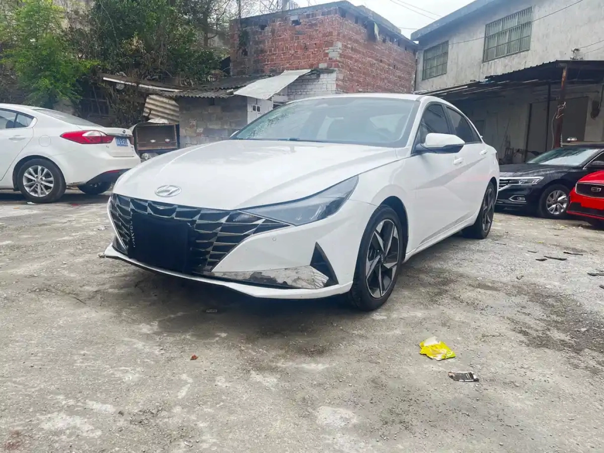 HYUNDAI ELANTRA