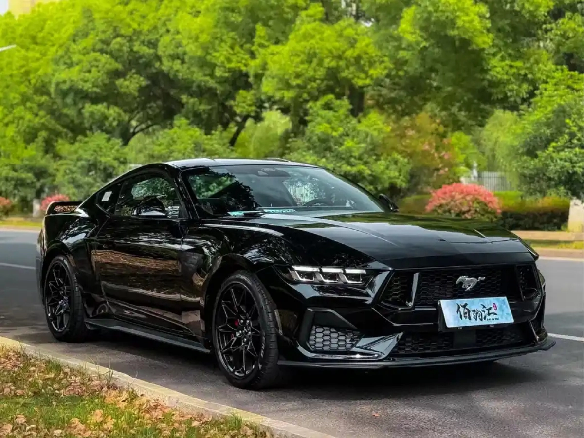FORD MUSTANG