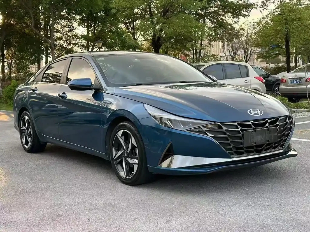 HYUNDAI ELANTRA