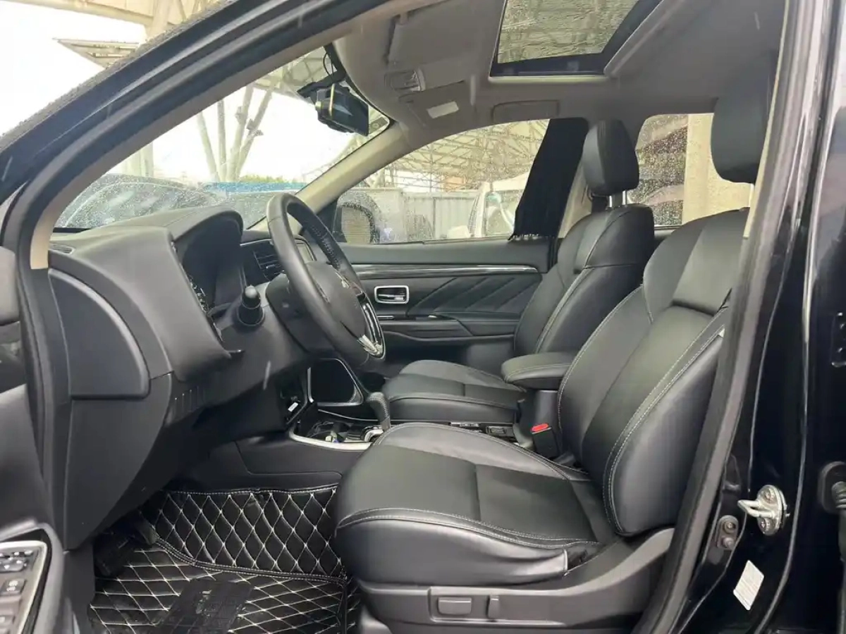MITSUBISHI OUTLANDER