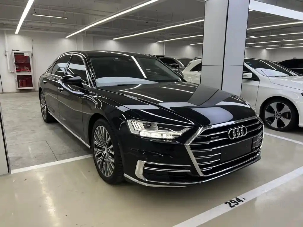 AUDI A8