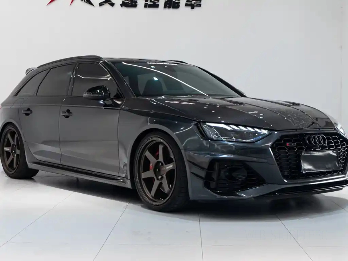 AUDI RS 4