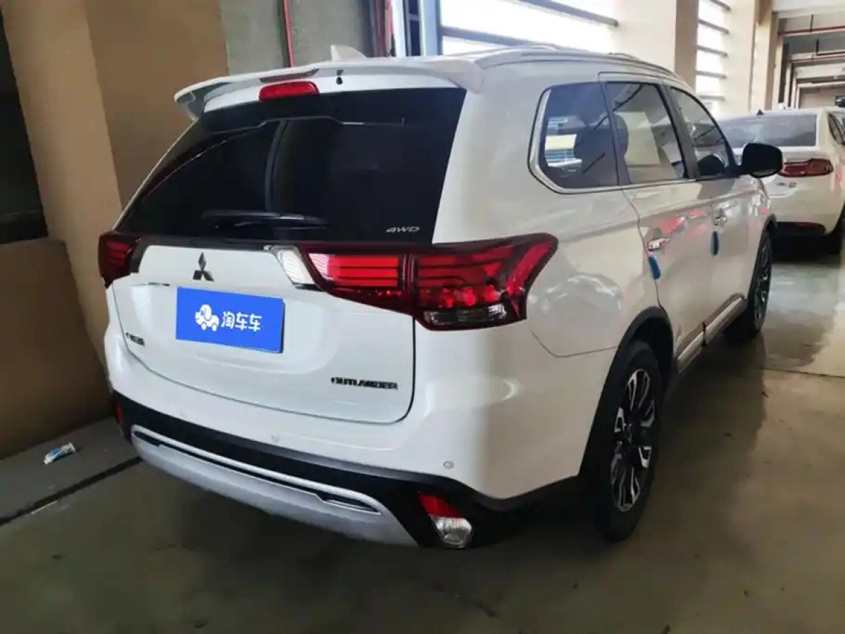 MITSUBISHI OUTLANDER