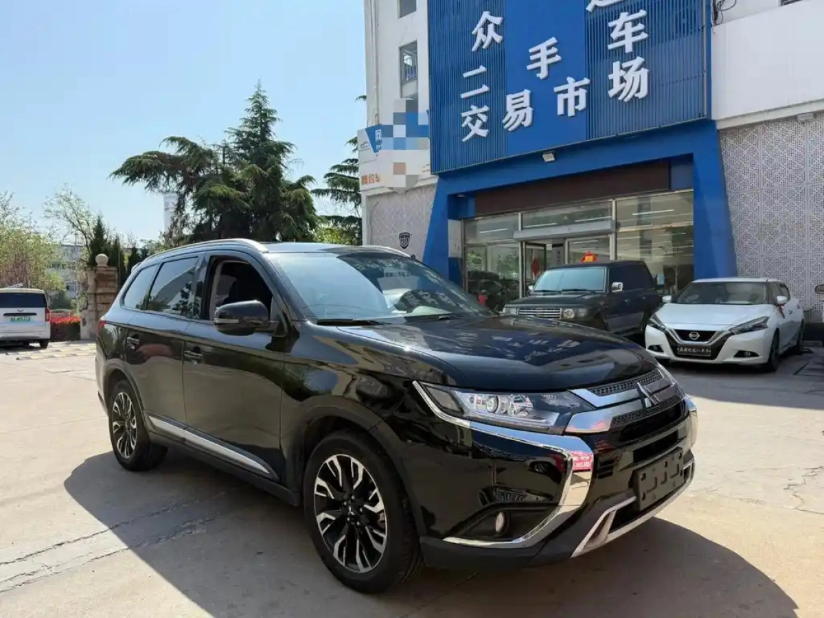 MITSUBISHI OUTLANDER