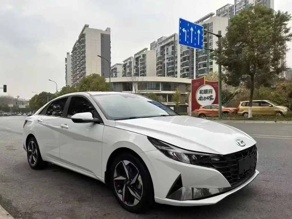HYUNDAI ELANTRA
