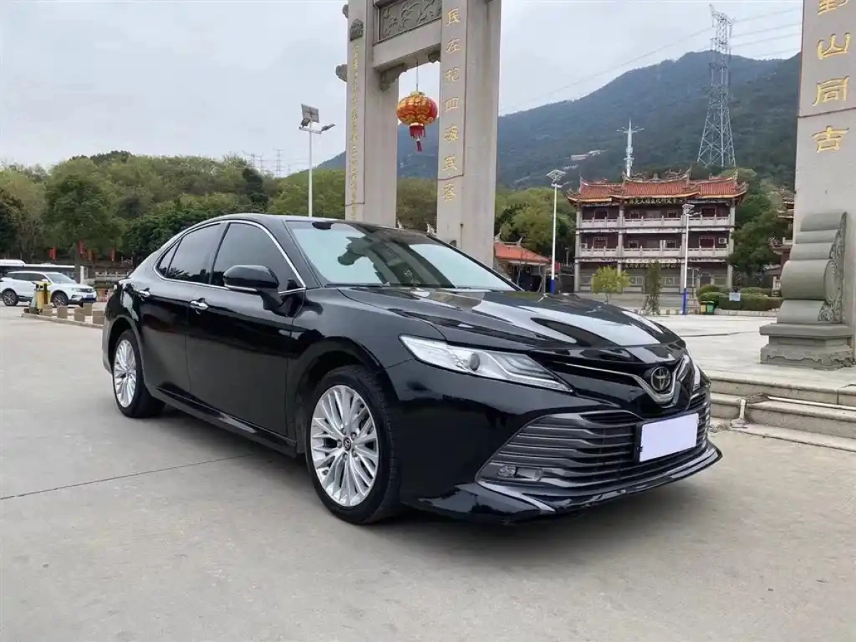 TOYOTA CAMRY
