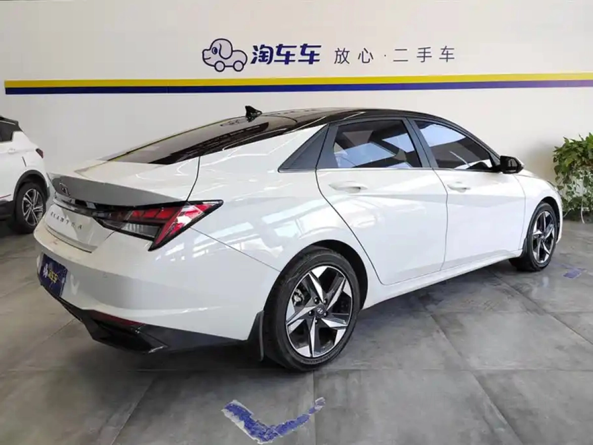 HYUNDAI ELANTRA