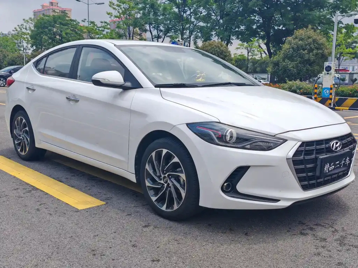 HYUNDAI ELANTRA