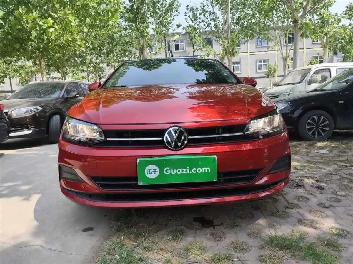 VOLKSWAGEN POLO