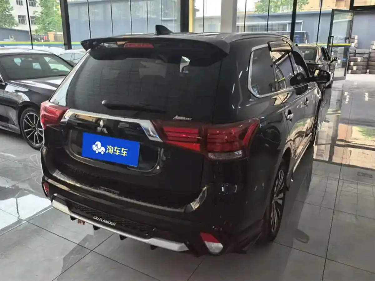 MITSUBISHI OUTLANDER