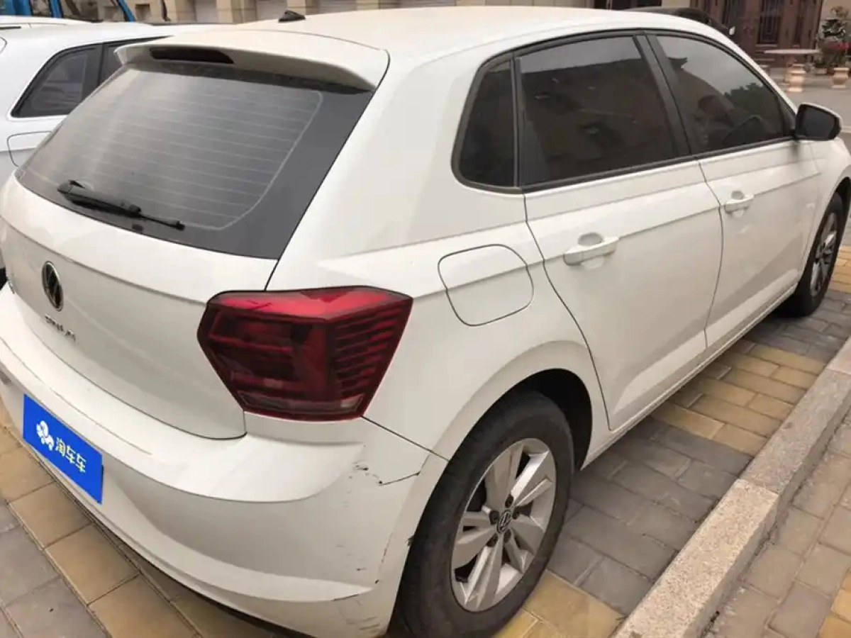 VOLKSWAGEN POLO