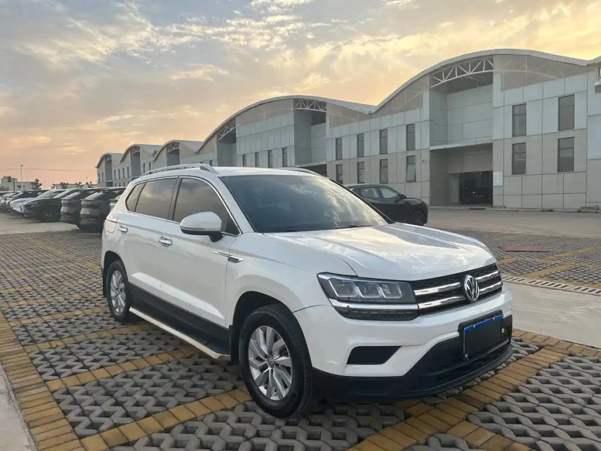 VOLKSWAGEN THARU