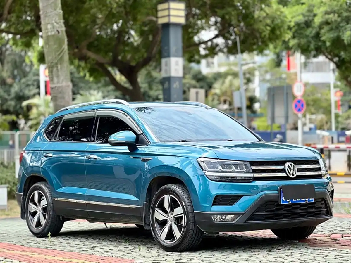 VOLKSWAGEN THARU