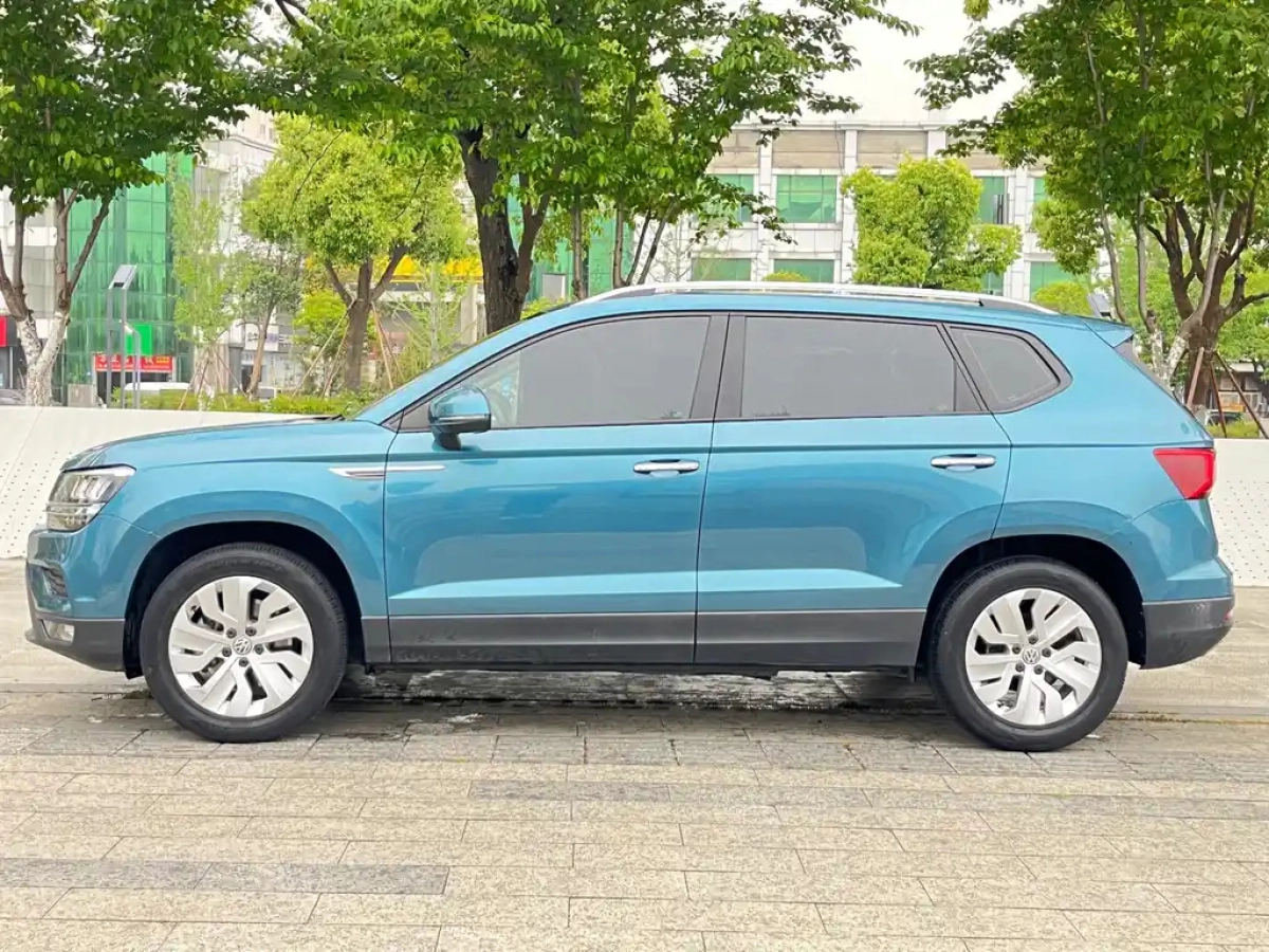 VOLKSWAGEN THARU
