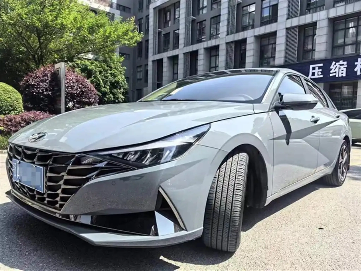 HYUNDAI ELANTRA