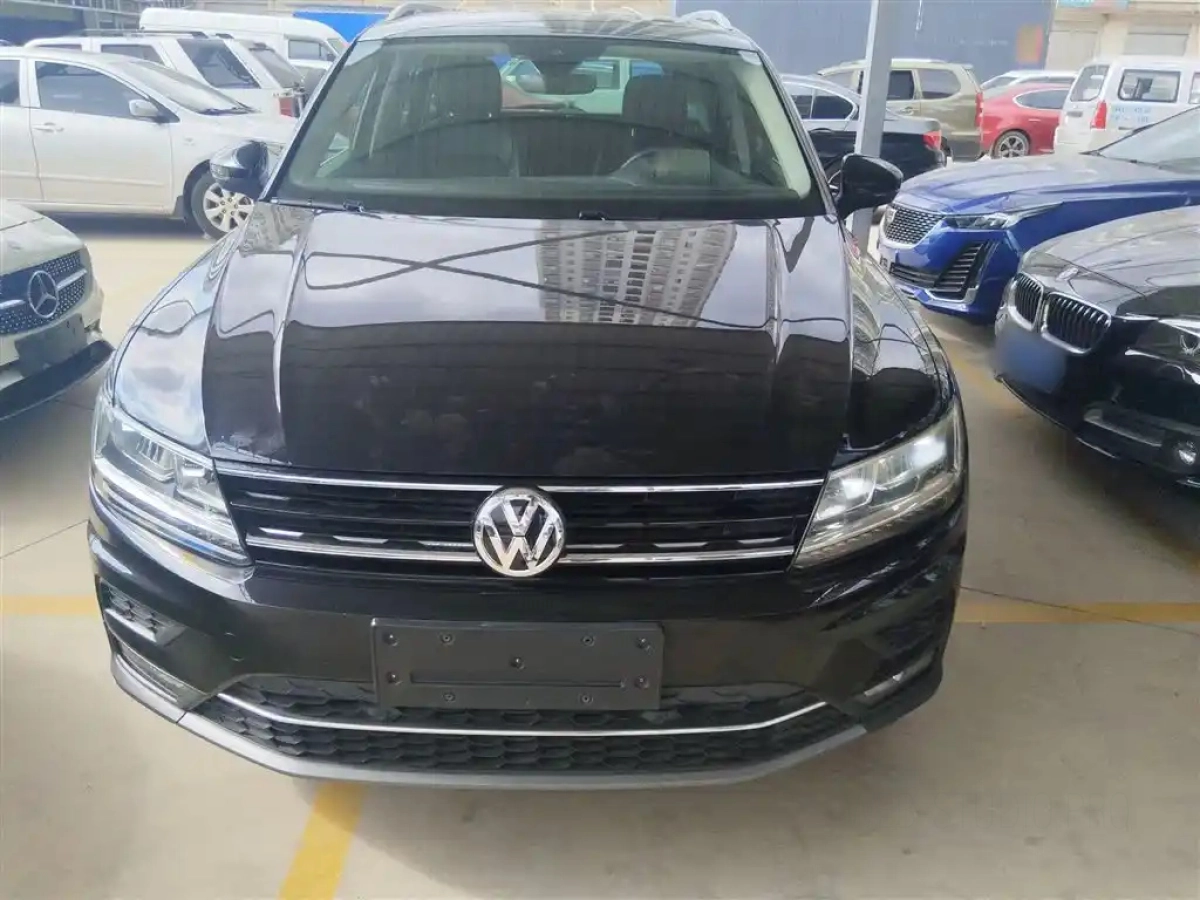 VOLKSWAGEN TIGUAN