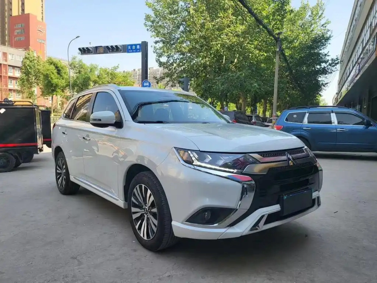 MITSUBISHI OUTLANDER