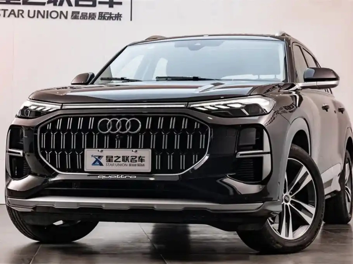 AUDI Q6