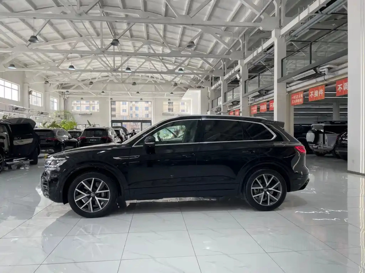 VOLKSWAGEN TOUAREG