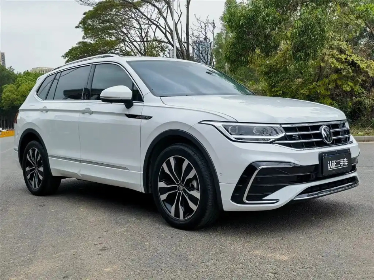VOLKSWAGEN TIGUAN L