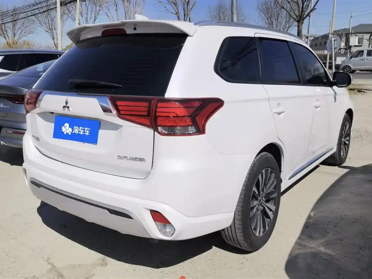 MITSUBISHI OUTLANDER