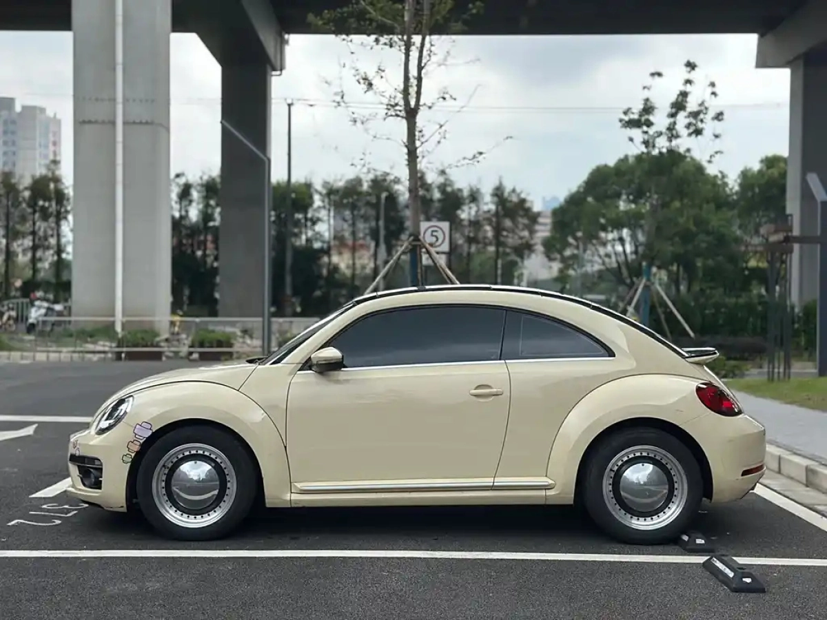 VOLKSWAGEN BEETLE
