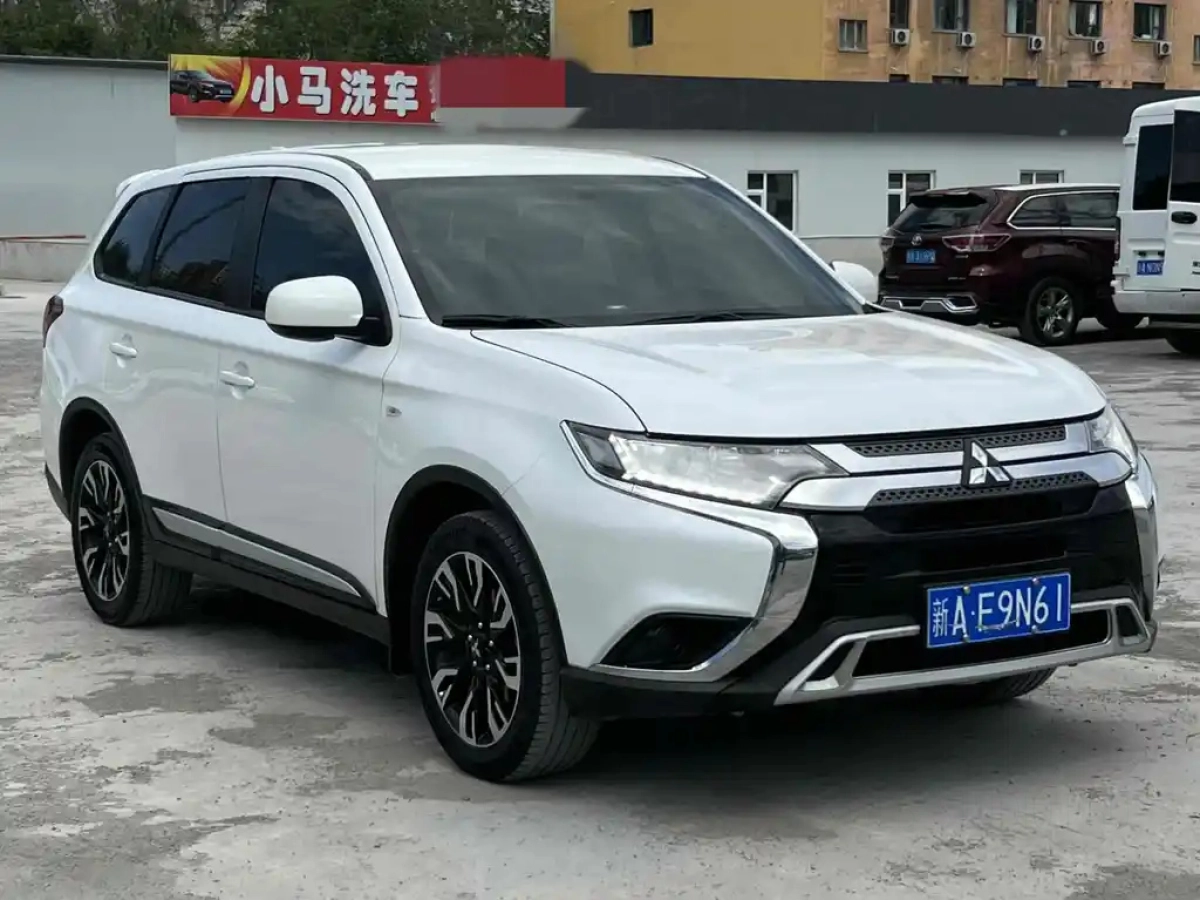 MITSUBISHI OUTLANDER