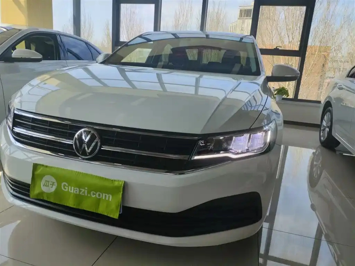 VOLKSWAGEN BORA