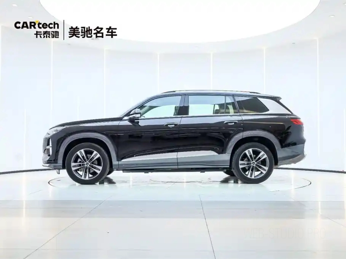 AUDI Q6