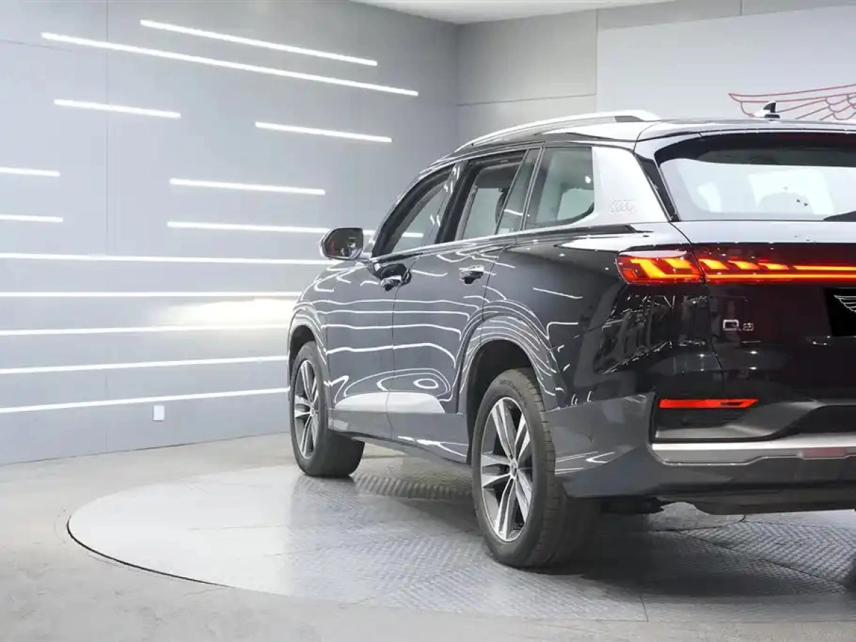 AUDI Q6