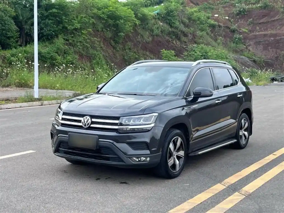 VOLKSWAGEN THARU